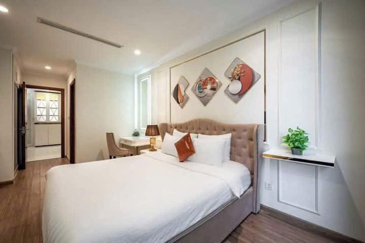 1 bedroom, Egyptian cotton sheets, premium bedding, down duvets