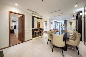 Douche, douche hydromassante, articles de toilette de luxe