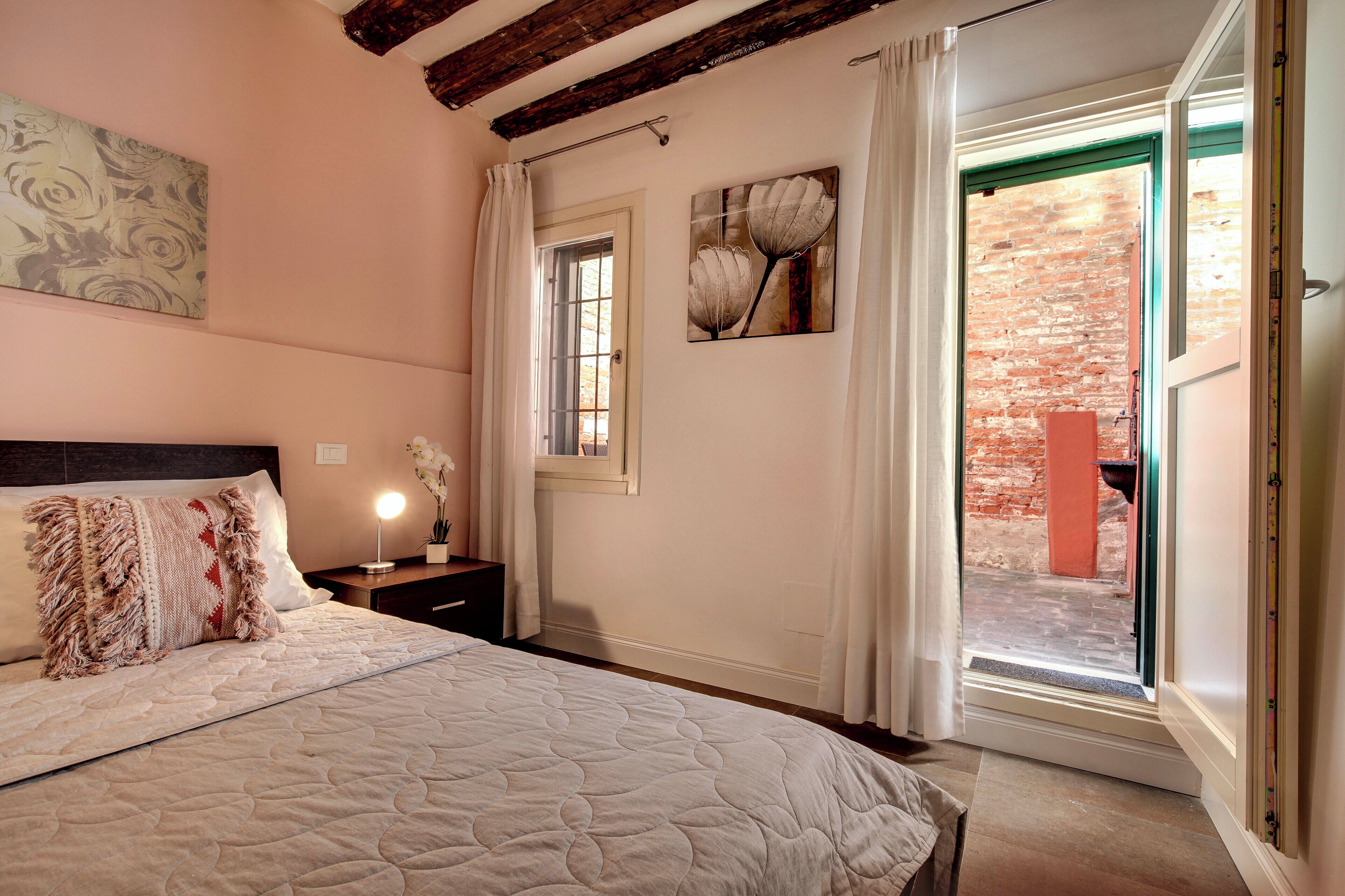 Apartment | Cots/infant beds, free WiFi, bed sheets