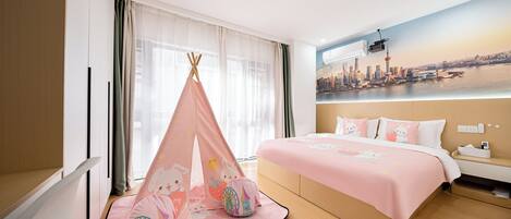 Phòng có thiết kế đặc trưng | Bàn, màn/rèm cản sáng, truy cập Internet không dây miễn phí