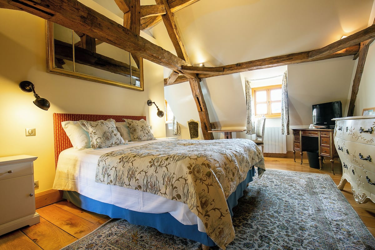 Deluxe Double Room | 1 bedroom, premium bedding, in-room safe, desk