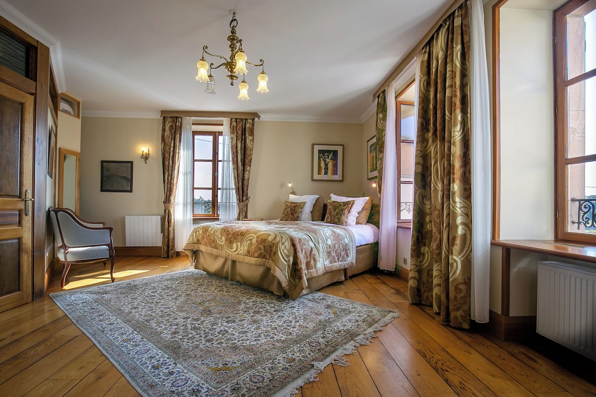 Junior Double Room | 1 bedroom, premium bedding, in-room safe, desk