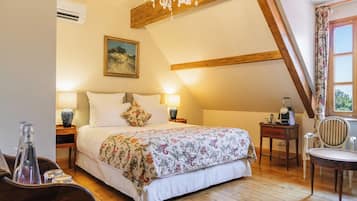 Deluxe Double Room | Premium bedding, in-room safe, desk, iron/ironing board (on request)