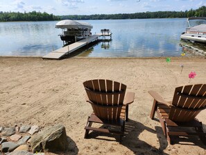Plage, chaises longues, serviettes de plage