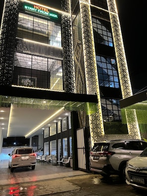 Front of property - Rafithahotel (Baturetno)