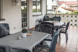 Outdoor dining - Vacation apartment I Waldstraße - ideal for up to 4 people (Alsbach-Hähnlein)