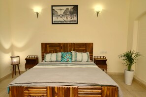 Room, 1 Queen Bed | Desk, laptop workspace, free WiFi - Slice Inn Orchid (Gurugram)