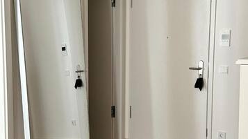 Apartment, 2 Bedrooms, Accessible, Smoking | Interior