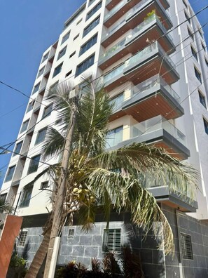 Exterior - Apartment with sea view and Renaissance view 5 minutes from the sea (Dakar)