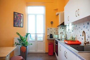 Superior Apartment | Private kitchen | Full-size fridge, microwave, oven, stovetop - Fandango by halu! (Thessaloniki)