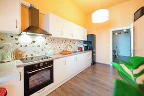 Superior Apartment | Private kitchen | Full-sized fridge, microwave, oven, stovetop - Fandango by halu! (Thessaloniki)
