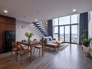 Interior - Deluxe apartment in prime location, perfect for business or leisure travelling (Tay Ho)