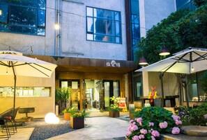 Outdoor dining - Time Tunnel Designer Hotel (Xi'an)