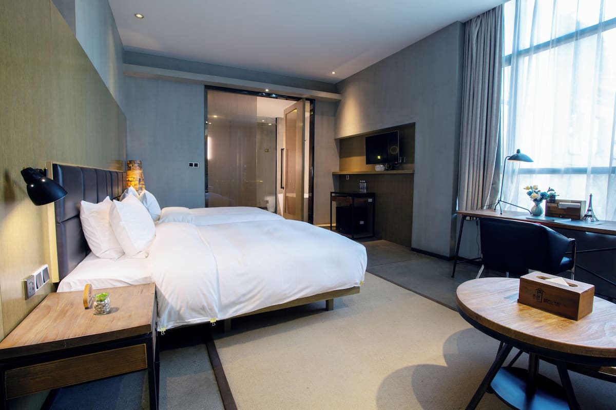 Quarto duplo superluxo | 1 quarto, edredons de pluma, escrivaninha, Wi-Fi de cortesia