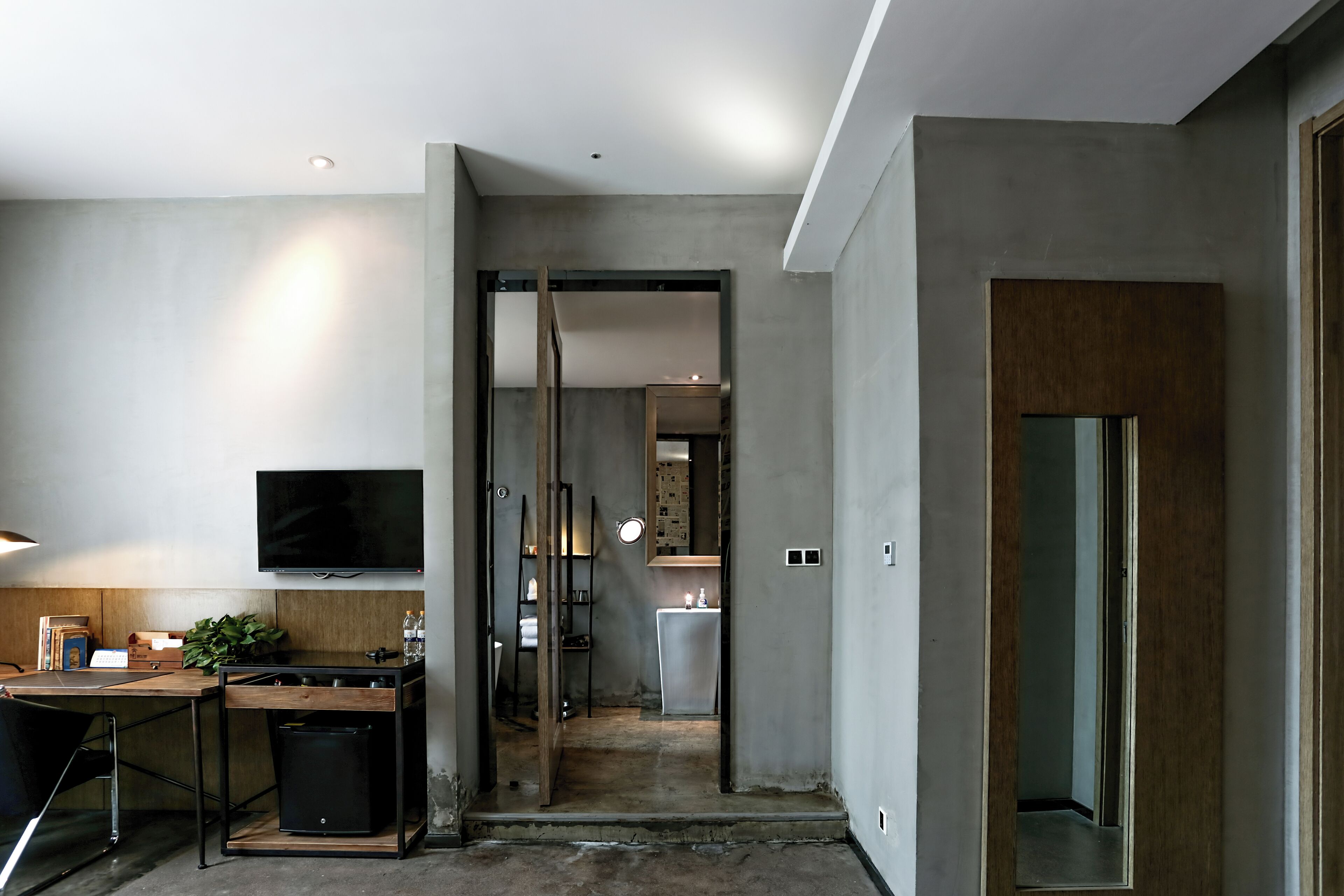 经典双人房 | 羽绒被、办公桌、免费 WiFi、床单