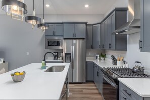 Micro-ondas, fogão, cooktop, lava-louças