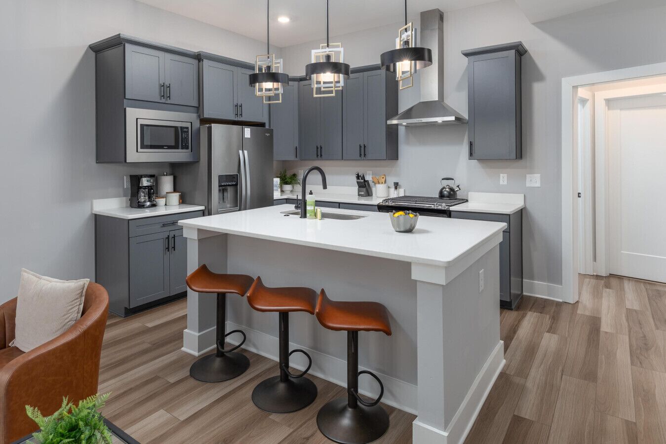 Micro-ondes, four, plaque de cuisson, lave-vaisselle