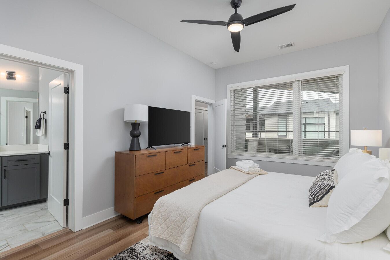 2 bedrooms, desk, travel crib, WiFi