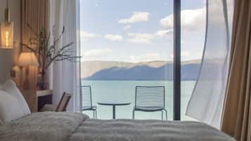 Habitación doble estándar, balcón, vista al lago | 1 habitación, ropa de cama de alta calidad y cortinas blackout