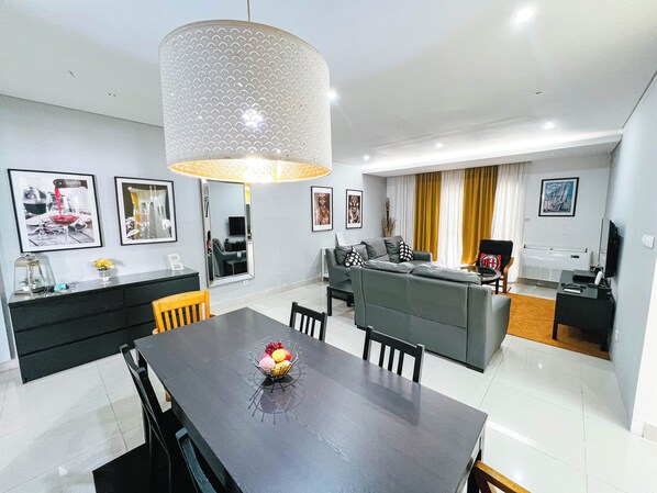 Appartement, 3 chambres, vue ville | Salle à manger