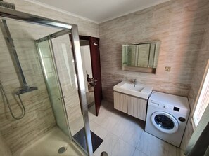 Apartment, 1 Bedroom, Patio, City View | Bathroom