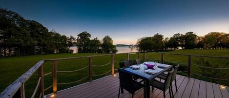 屋外ダイニングエリア