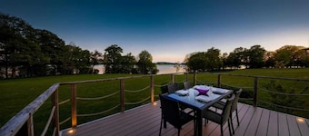 Serene Luxe Lakeside Stay