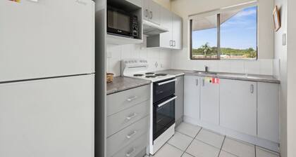 Ocean Parade 4 Stylish Two-Bedroom Holiday Apartment