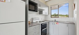 Ocean Parade 4 Stylish Two-Bedroom Holiday Apartment