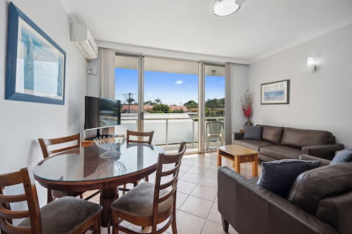Ocean Parade 6 - Coastal 2-Bedroom Apartment Opposite Park Beach