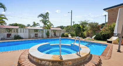 Ocean Parade 20 Retro One-Bedroom Holiday Apartment