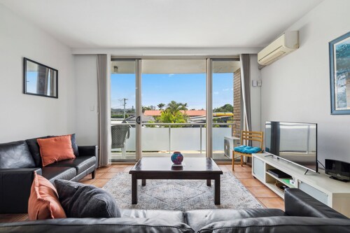 7 27 Ocean Parade Relaxed Beachfront Holiday Apartment