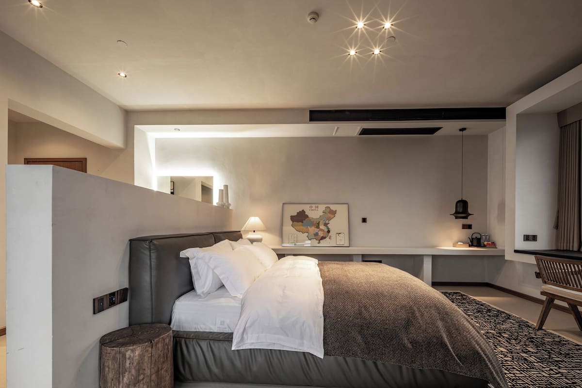 Habitación doble exclusiva, patio, vista a la montaña | Cortinas blackout, tabla de planchar con plancha y wifi gratis