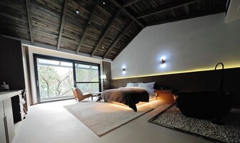 Quarto casal luxo, sacada, vista para o jardim | Vista para o jardim