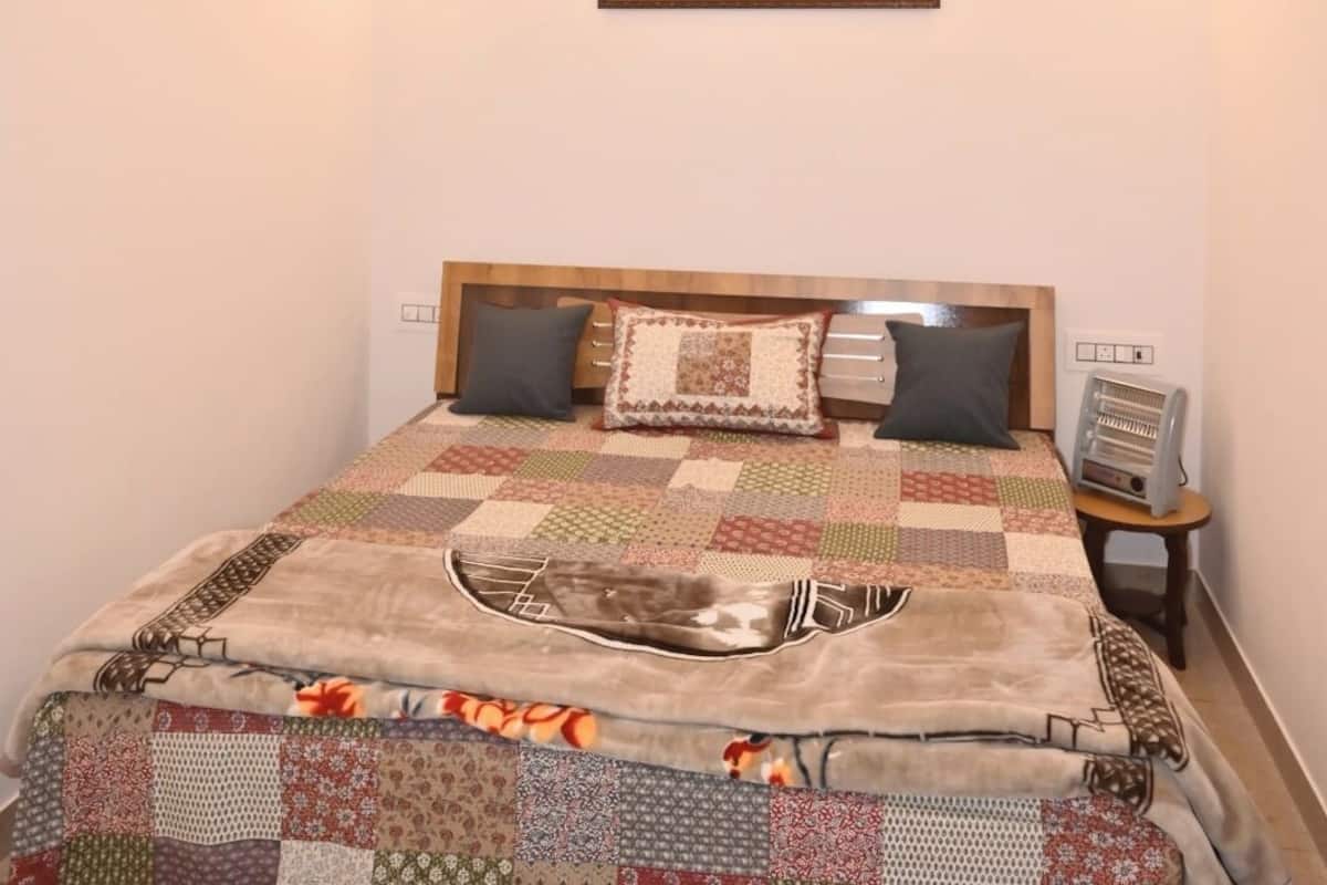 Deluxe Double Room | Desk, free WiFi