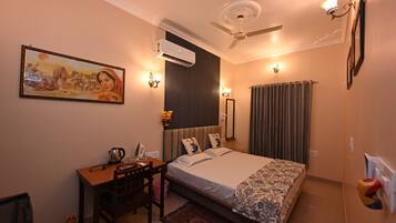 Superior Double Room, City View | Premium bedding, desk, free WiFi, bed sheets