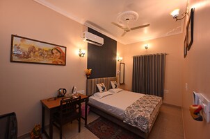 Premium bedding, desk, blackout drapes, iron/ironing board