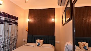 Habitación Deluxe doble | Ropa de cama de alta calidad, escritorio, wifi gratis y ropa de cama