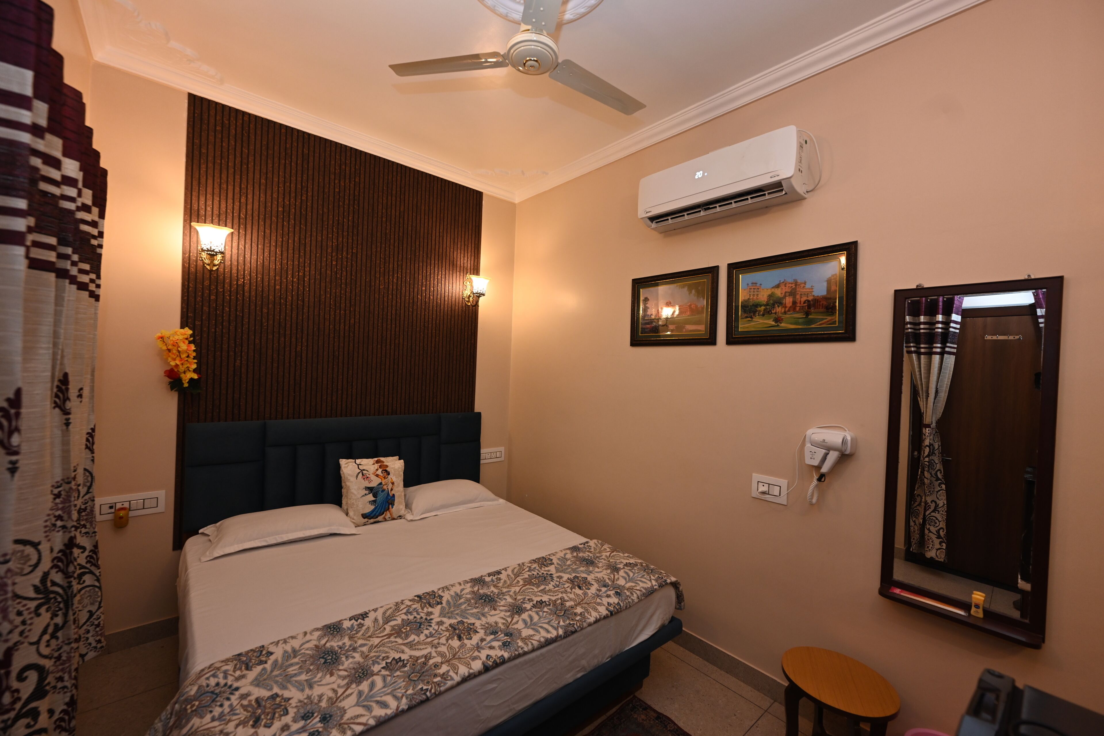 Kamar Double Deluks | Seprai premium, meja kerja, Wi-Fi gratis, dan seprai linen