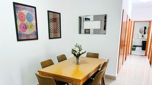Apartamento, 3 quartos, acessível | Sala de jantar