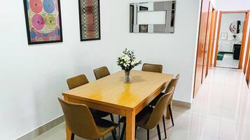 Apartment, 3 Bedrooms, Accessible | Dining room