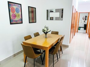 Apartamento, 3 habitaciones, accesible para personas con discapacidad | Comedor
