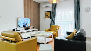 Apartment, 3 Bedrooms, Accessible | Living room