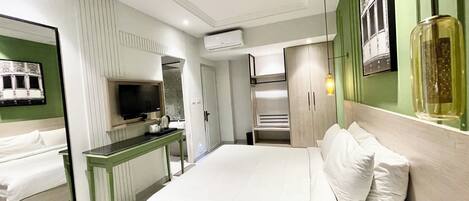 Työpöytä, kannettavalle tietokoneelle sopiva työtila, äänieristys