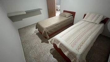 3 dormitorios, tabla de planchar con plancha, wifi y ropa de cama