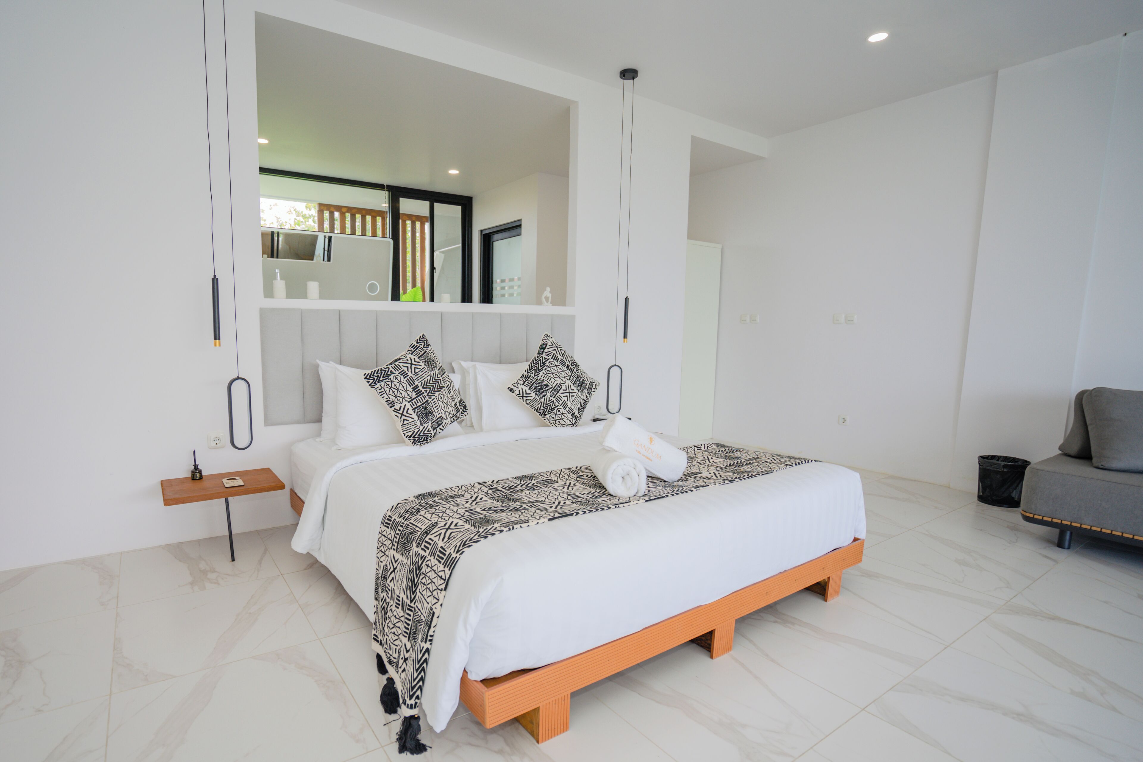 King Suite Ocean View Suite | Premium bedding, pillow-top beds, minibar, in-room safe