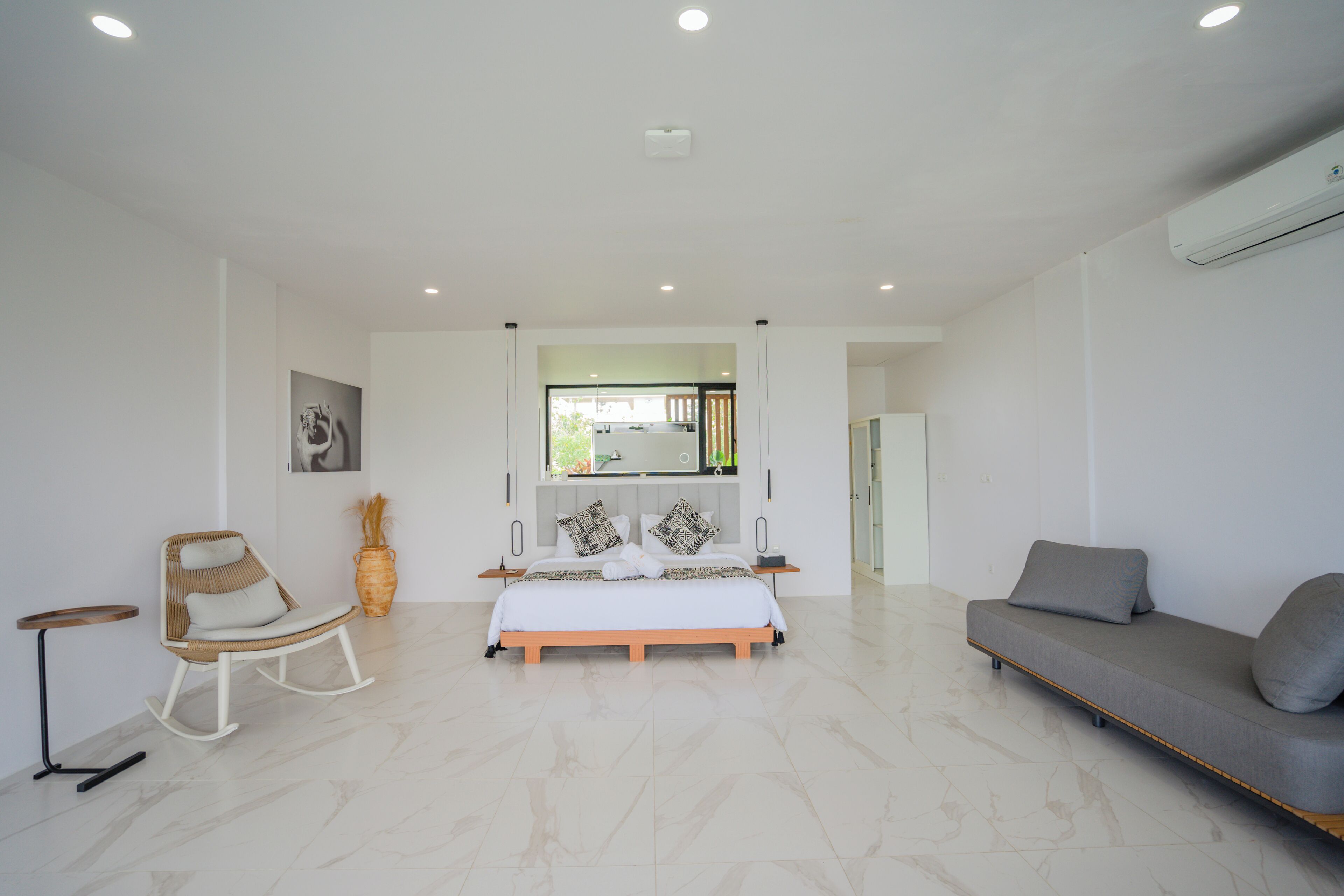 King Suite Ocean View Suite | Ylelliset vuodevaatteet, pillowtop-patjalliset sängyt, minibaari