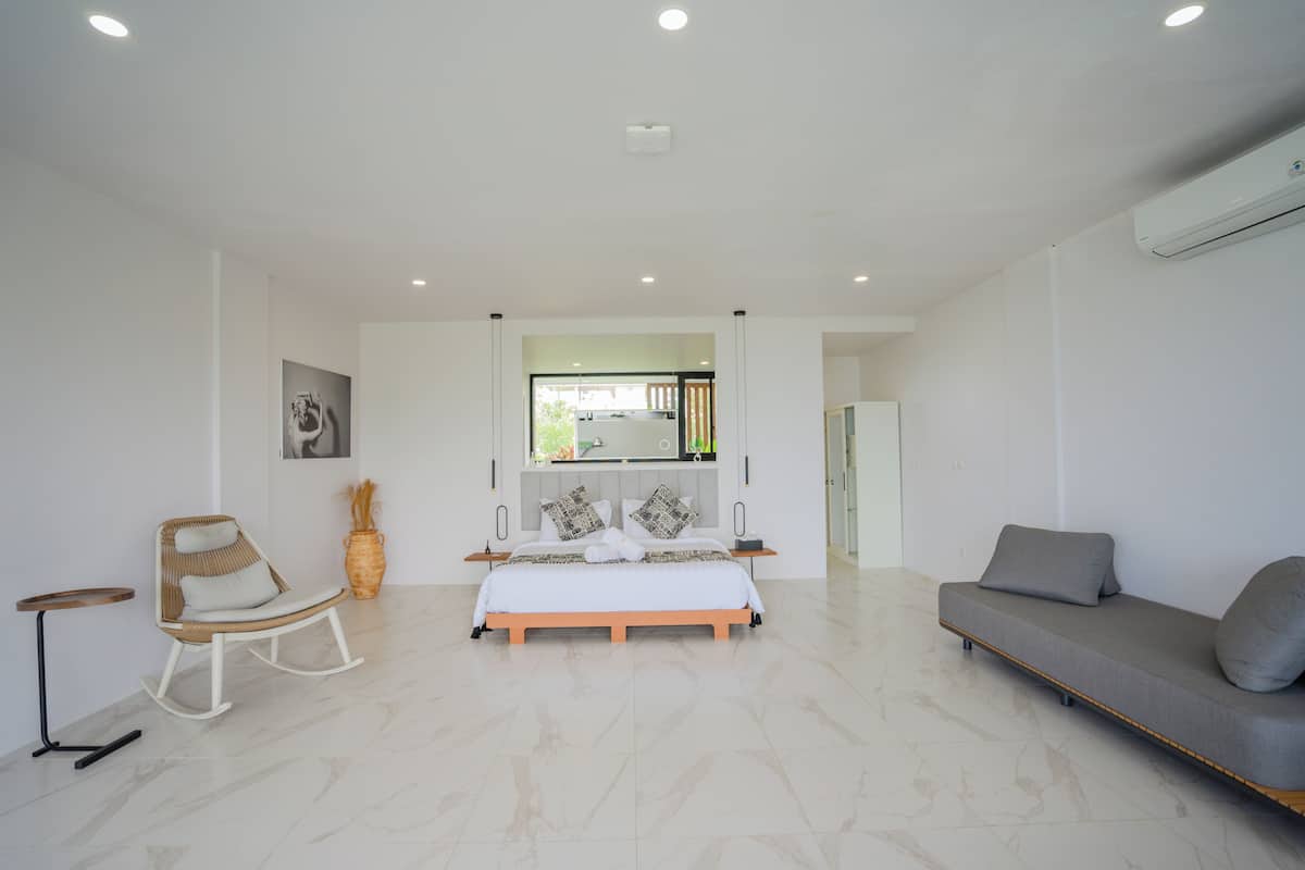 King Suite Ocean View Suite | Premium bedding, pillow-top beds, minibar, in-room safe