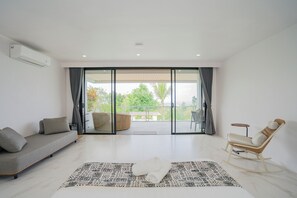 高級寝具、ピロートップベッド、ミニバー、セーフティボックス (室内)