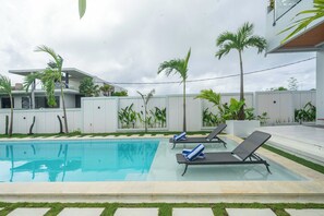 Outdoor pool - Gandum Uluwatu Luxury Boutique Stay - Gandum Villa Complex (Pecatu)